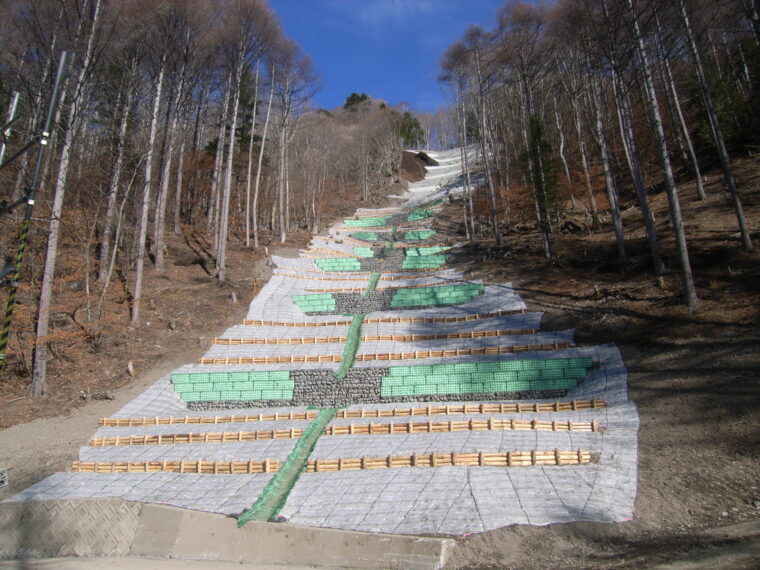 有峰下流左岸山腹工事